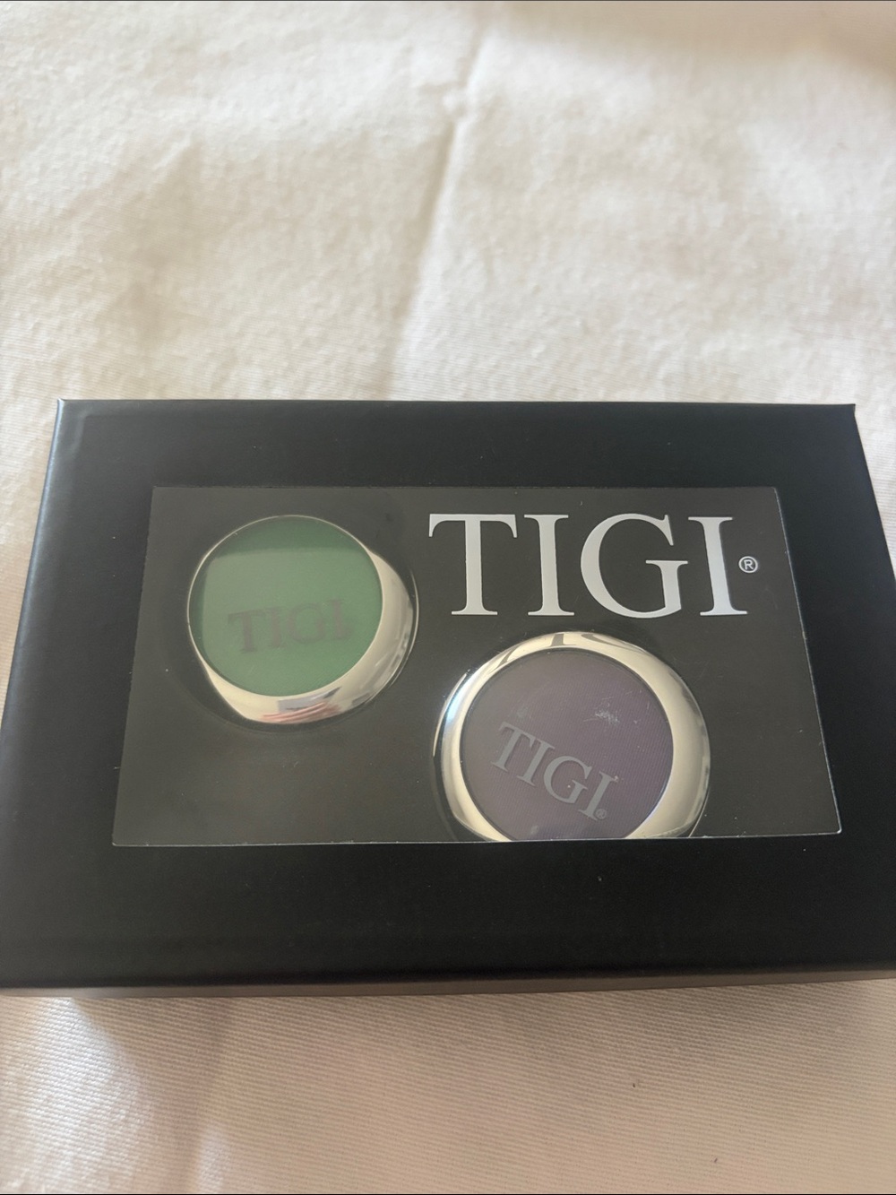 TIGI Eyeshadow Duo — Green & Lavender Purple